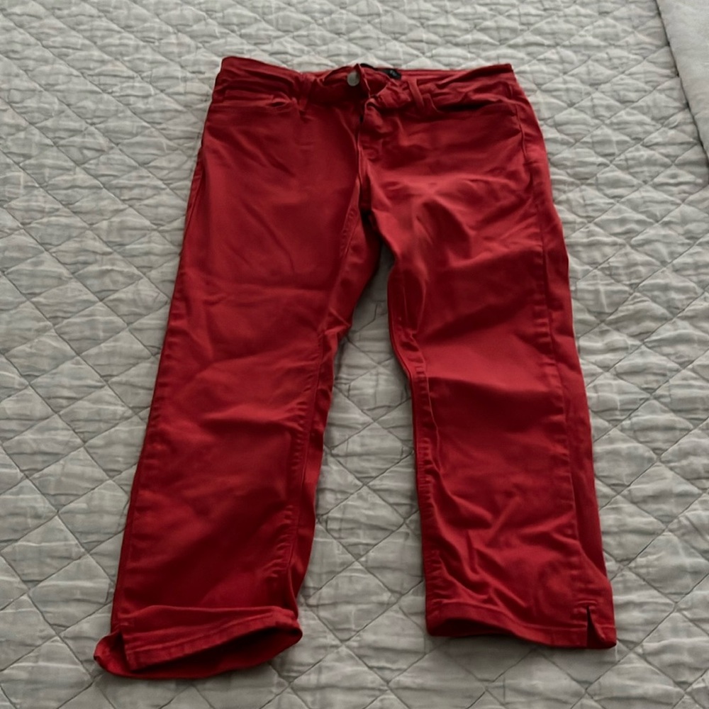 Red capris